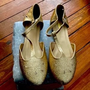 Sparkly gold closed toed flat sandals. ModCloth brand. Size 12. Worn once.